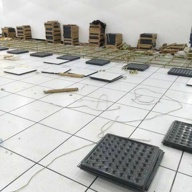 莆田滄晟地坪漆廠家:防靜電地板在機房使用的優勢