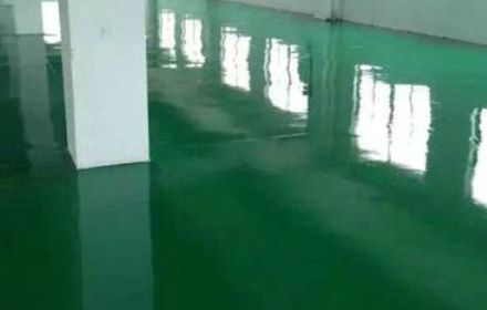 環氧自流平地坪漆完工后要如何判斷施工質量？